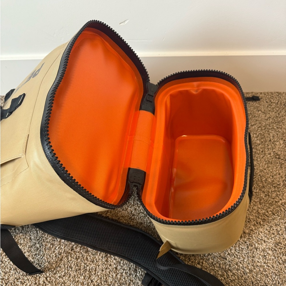 Pelican Dayventure Backpack Cooler - Picture 8 of 8